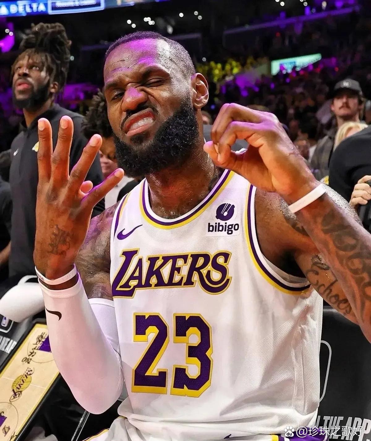 詹姆斯在日本队比赛中夺冠，比赛局势复杂引发热议！开云app下载链接