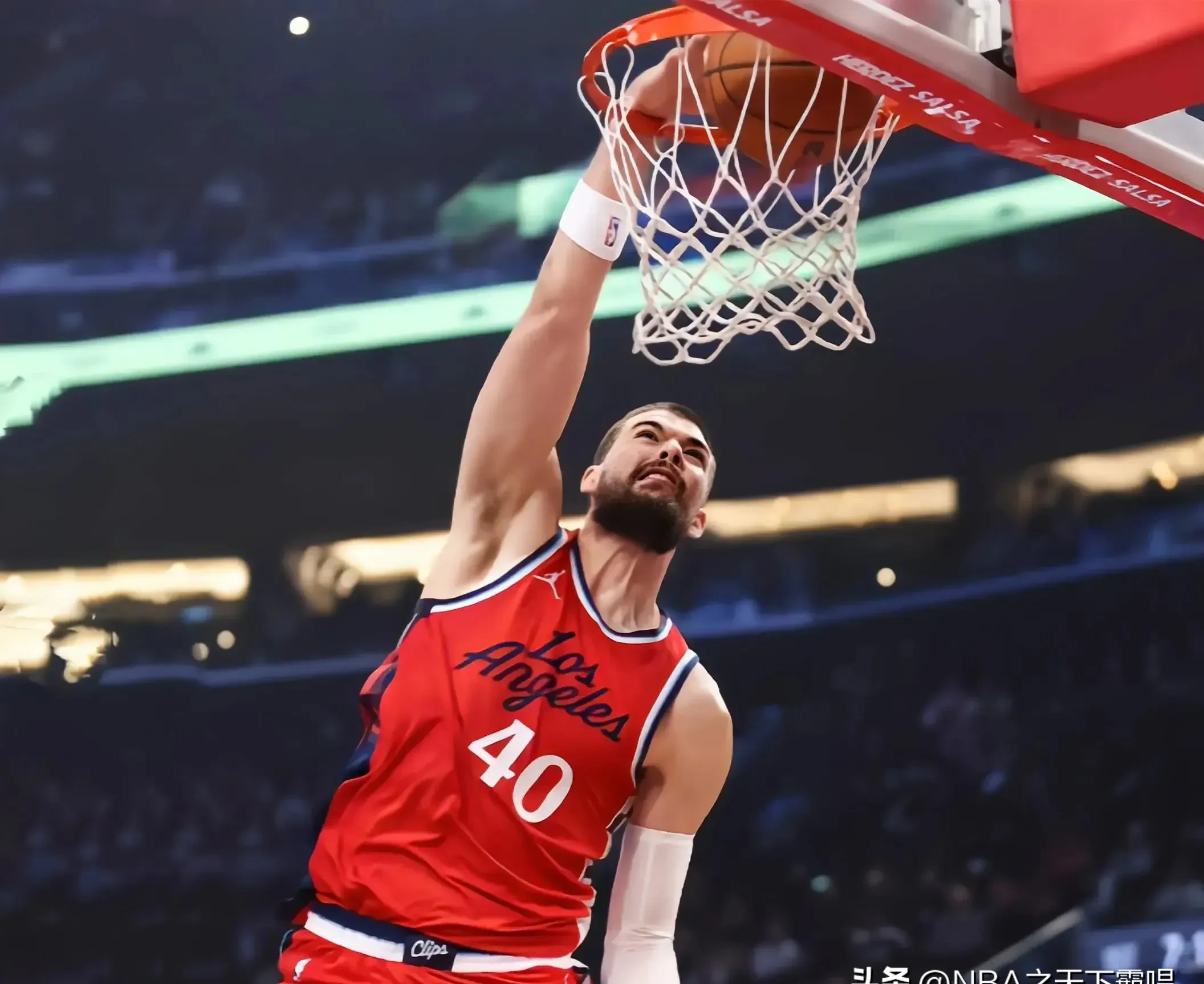 阿扎伦卡迎来十二赛季高光表现，快船球迷沸腾！的简单介绍开云苹果版APP安装包